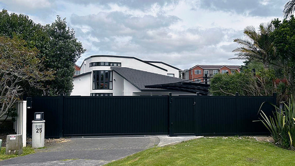 Custom Aluminium Fencing NZ | Premium Privacy Screens by Homelovers