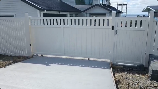 Custom Aluminium Fencing NZ | Premium Privacy Screens by Homelovers