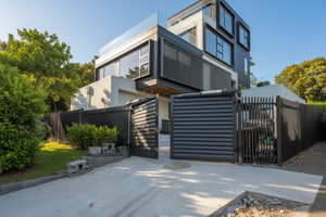 Custom Aluminium Fencing NZ | Premium Privacy Screens by Homelovers