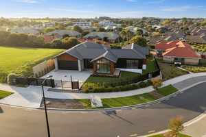 Custom Aluminium Fencing NZ | Premium Privacy Screens by Homelovers