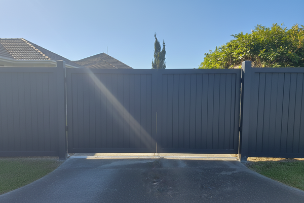Custom Aluminium Fencing NZ | Premium Privacy Screens by Homelovers